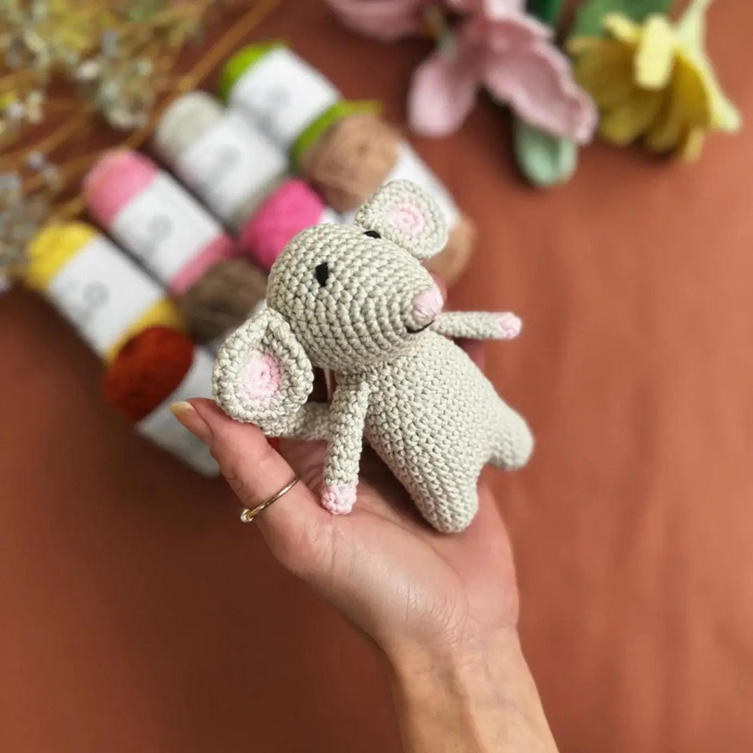 Knitty Critters - Pouch Pals - Millie Mouse, Kit