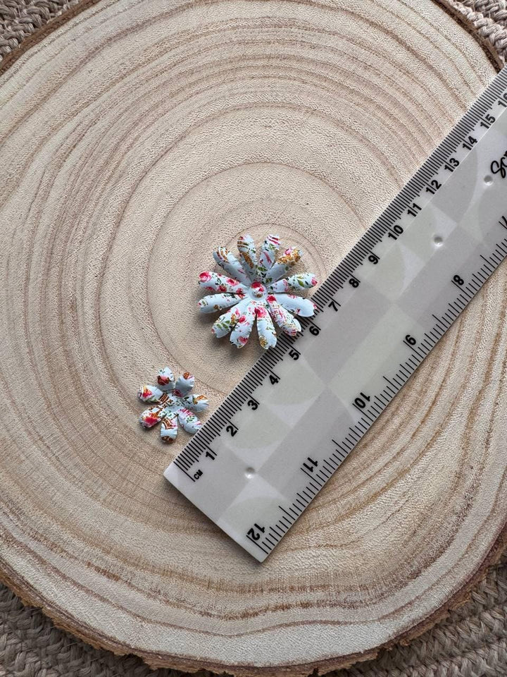 Set of 35 Handmade Paper Flowers, Vintage Floral Embellishments, Scrapbooking Flowers, Junk Journal Decor, Small Paper Blossoms