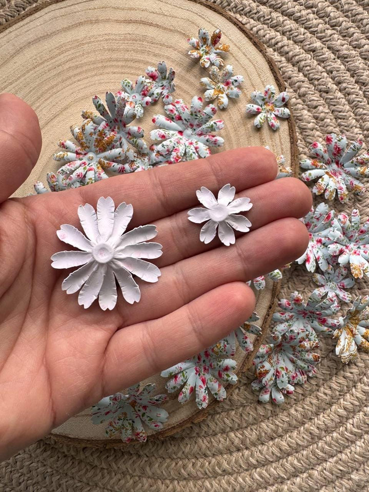 Set of 35 Handmade Paper Flowers, Vintage Floral Embellishments, Scrapbooking Flowers, Junk Journal Decor, Small Paper Blossoms
