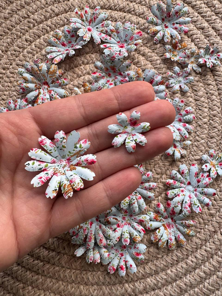 Set of 35 Handmade Paper Flowers, Vintage Floral Embellishments, Scrapbooking Flowers, Junk Journal Decor, Small Paper Blossoms