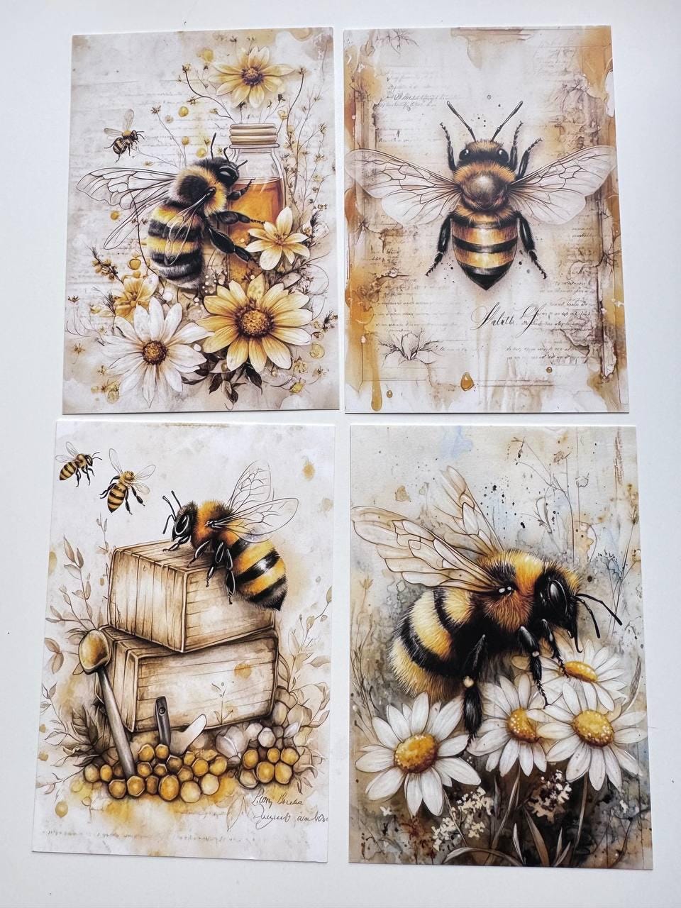 Set of 20 Bee & Honey Postcards, Botanical Wildflower Cards, Bumblebee Ephemera for Junk Journal, Scrapbooking, 14.5 x 10 cm