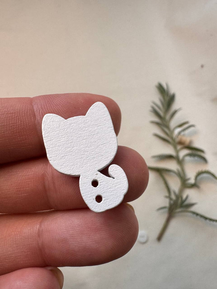 Wooden Cat Button – Hand-Painted Decorative Button for Scrapbooking & Creative Projects
