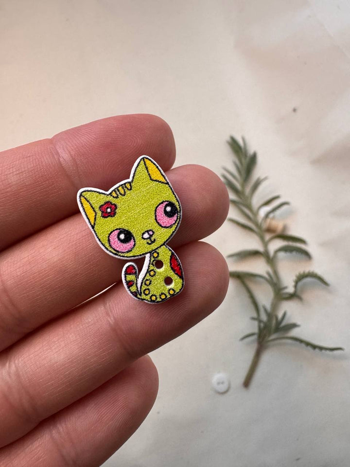 Wooden Cat Button – Hand-Painted Decorative Button for Scrapbooking & Creative Projects