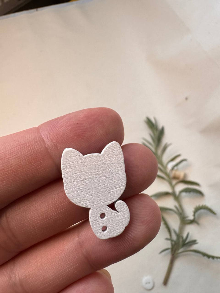 Wooden Cat Button – Hand-Painted Decorative Button for Scrapbooking & Creative Projects
