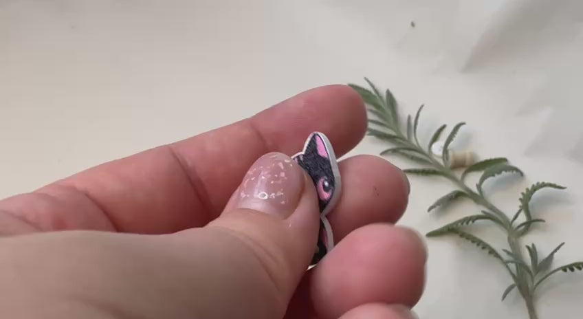 Wooden Cat Button – Hand-Painted Decorative Button for Scrapbooking & Creative Projects