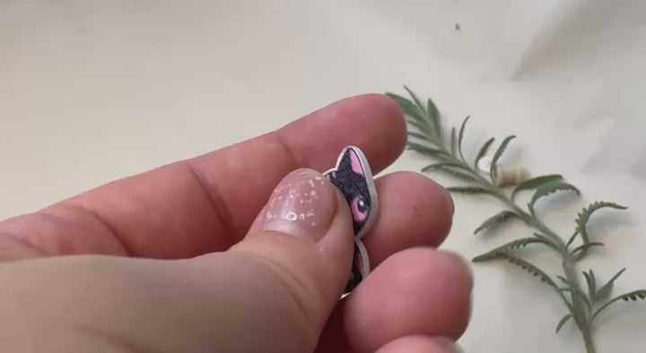 Wooden Cat Button – Hand-Painted Decorative Button for Scrapbooking & Creative Projects